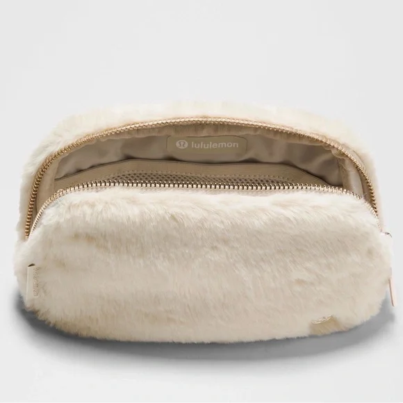 🆕 LULULEMON Everywhere Belt Bag Plush Fleece *Rhinestone Logo! NEW Ivory/Gold - Picture 7 of 17
